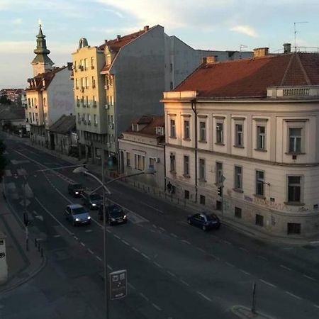 Central Apartment Novi Sad Exterior photo